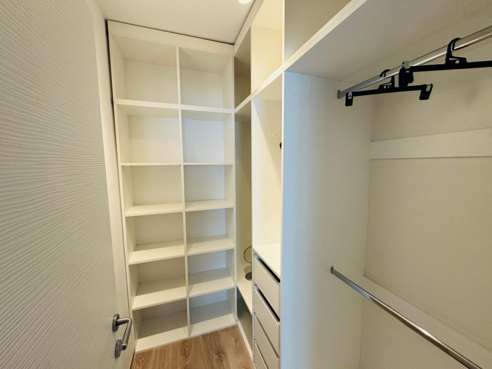 Apartament 2 camere, parcare subterana, zona Vivo