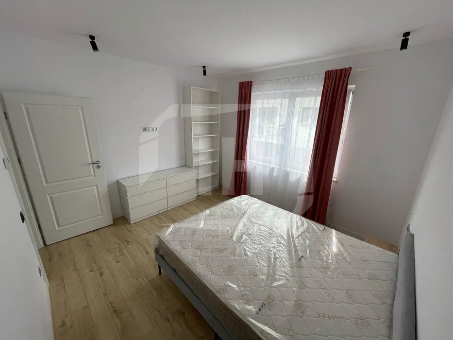 Apartament 3 camere, semidecomandat, parcare subterana, Manastur