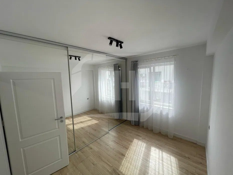 Apartament 3 camere, semidecomandat, parcare subterana, Manastur