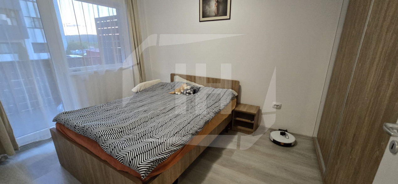 Apartament cu 3 camere, 2 parcari si boxa, zona Petrom