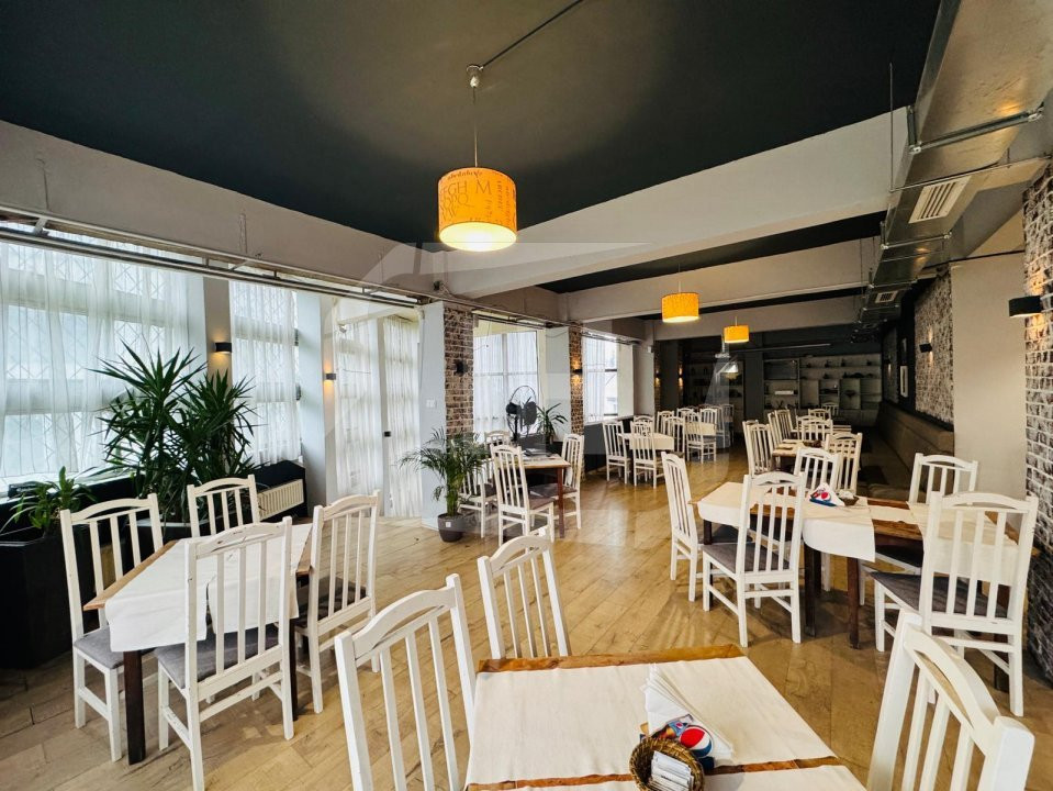 Spatiu comercial, pretabil pentru restaurant, zona Piata Cipariu
