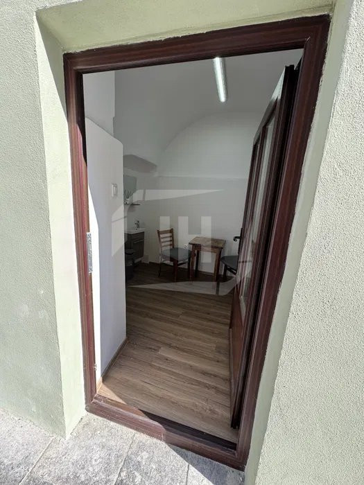 Spatiu comercial, 6mp, parter, acces stradal, Eroilor