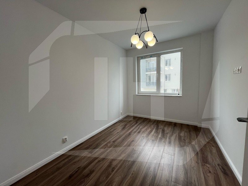 Apartament 3 camere, etaj intermediar, Zona Vivo