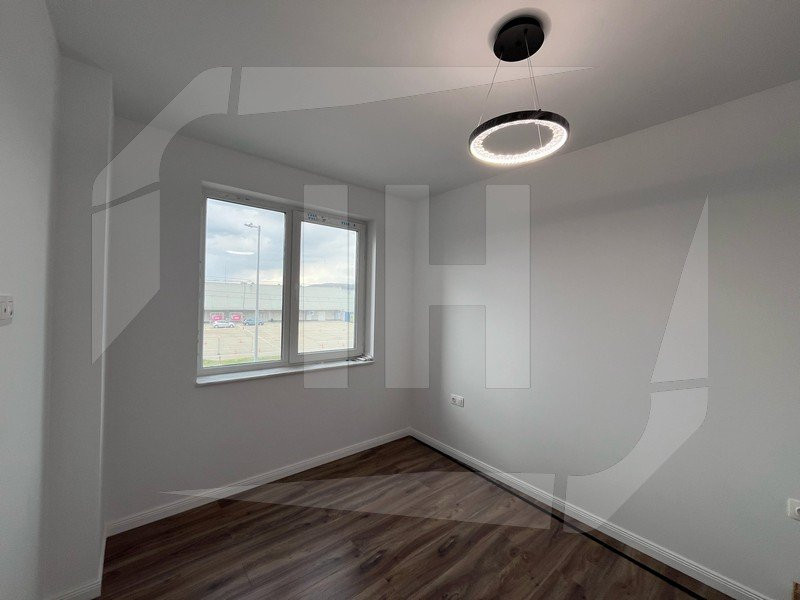 Apartament 3 camere, etaj intermediar, Zona Vivo