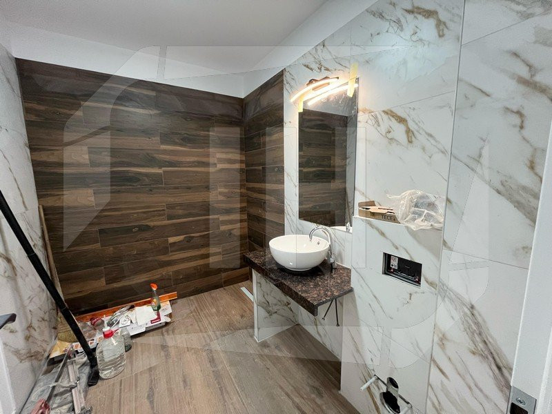 Apartament 3 camere, etaj intermediar, Zona Vivo