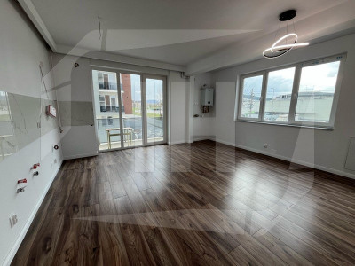 Apartament 3 camere, etaj intermediar, Zona Vivo