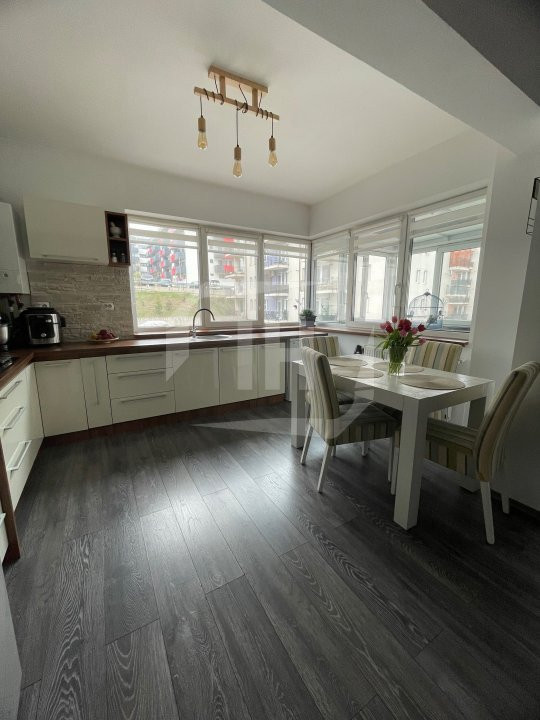 Apartament 3 camere, parcare, zona Petrom