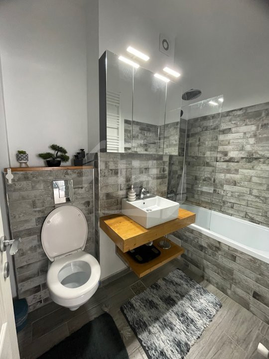 Apartament 3 camere, parcare, zona Petrom