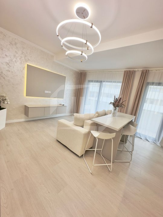 Apartament cu 3 camere, parcare, zona Eroilor