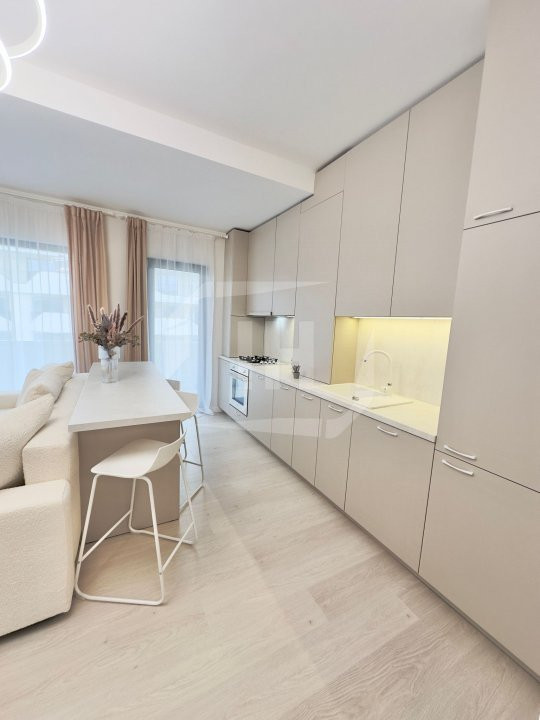 Apartament cu 3 camere, parcare, zona Eroilor