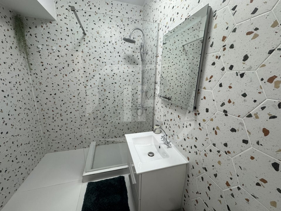 Apartament 2 camere, complet renovat si parcare proprie