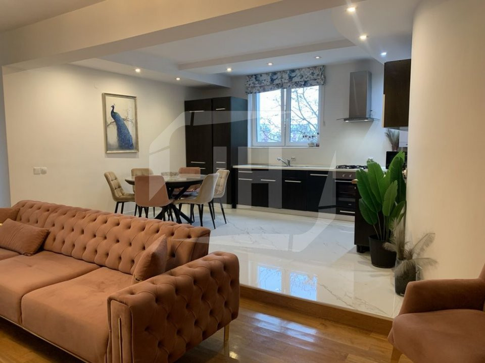Apartament spatios cu 3 camere