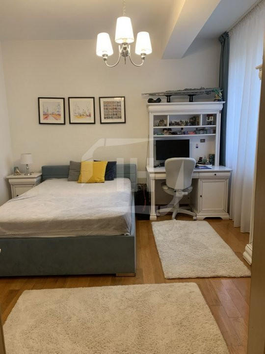 Apartament spatios cu 3 camere