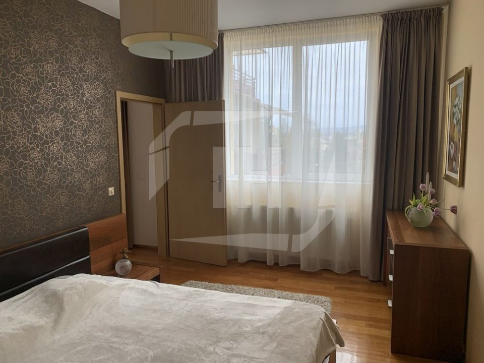 Apartament spatios cu 3 camere