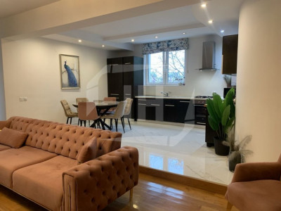 Apartament spatios cu 3 camere