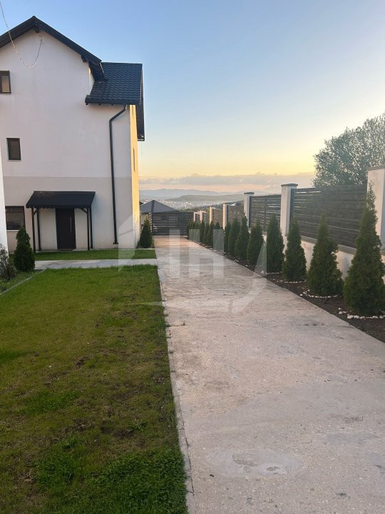 Apartament 3 camere, 2 parcari, curte, Auchan Iris
