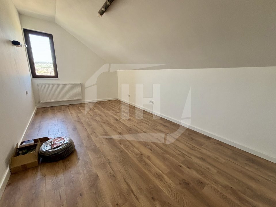 Apartament 4 camere, garaj, 3 parcari, Gruia