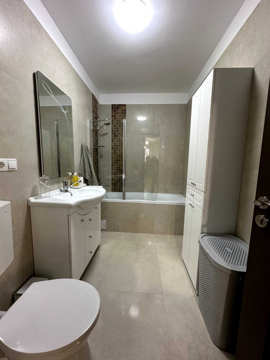 Apartament cu 2 camere decomandat, parcare