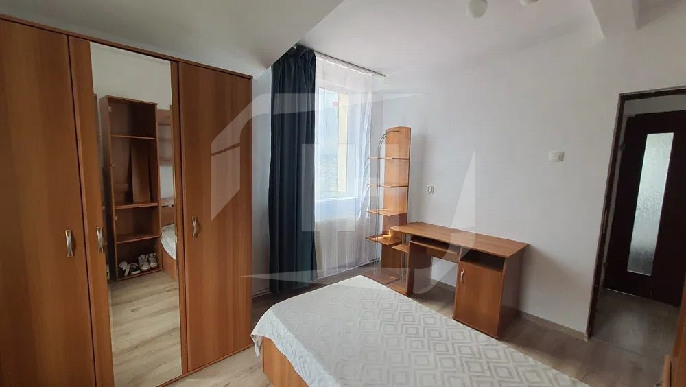 Apartament 3 camere, 2 bai, 100mp, parcare, Gruia zona Stadion CFR