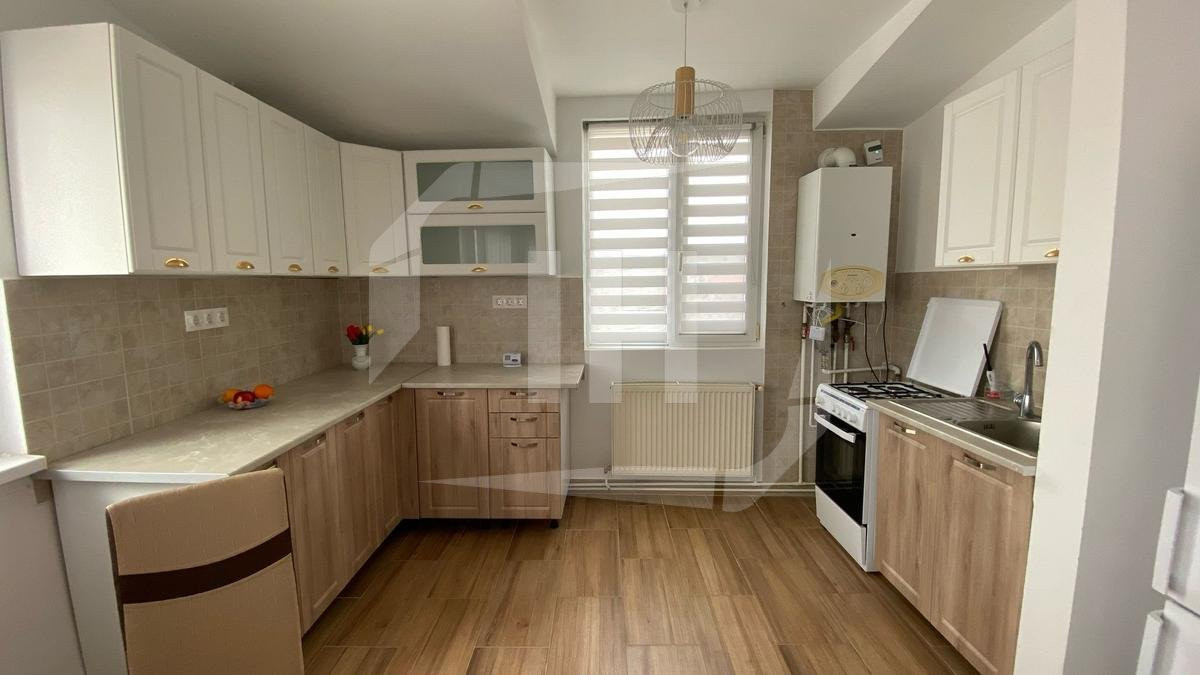 Apartament 3 camere, 2 bai, 100mp, parcare, Gruia zona Stadion CFR