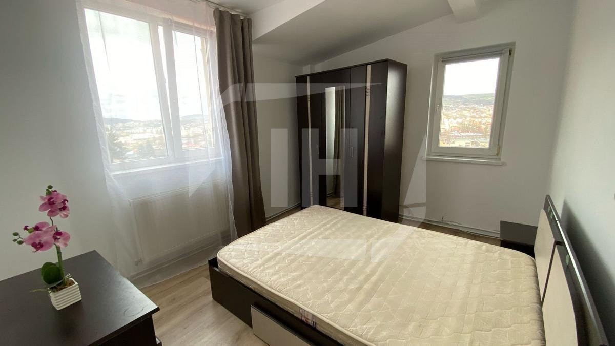 Apartament 3 camere, 2 bai, 100mp, parcare, Gruia zona Stadion CFR