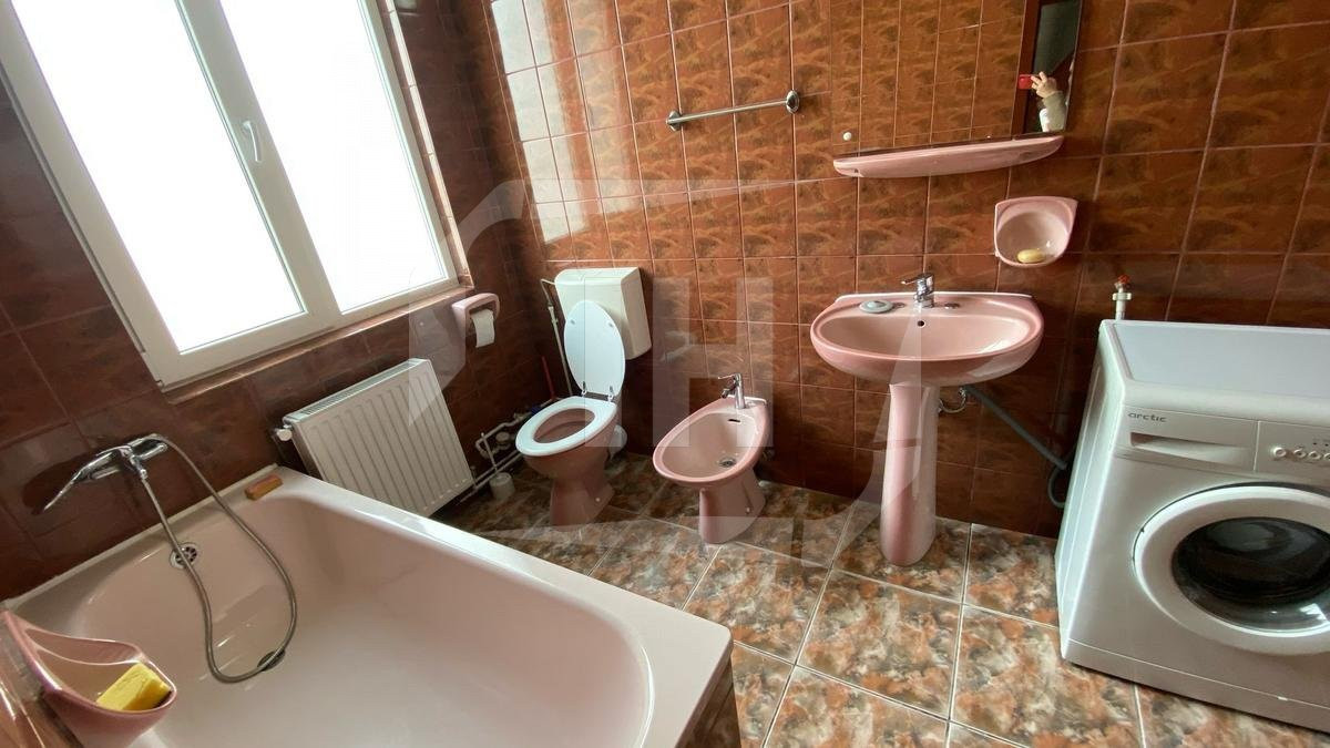 Apartament 3 camere, 2 bai, 100mp, parcare, Gruia zona Stadion CFR