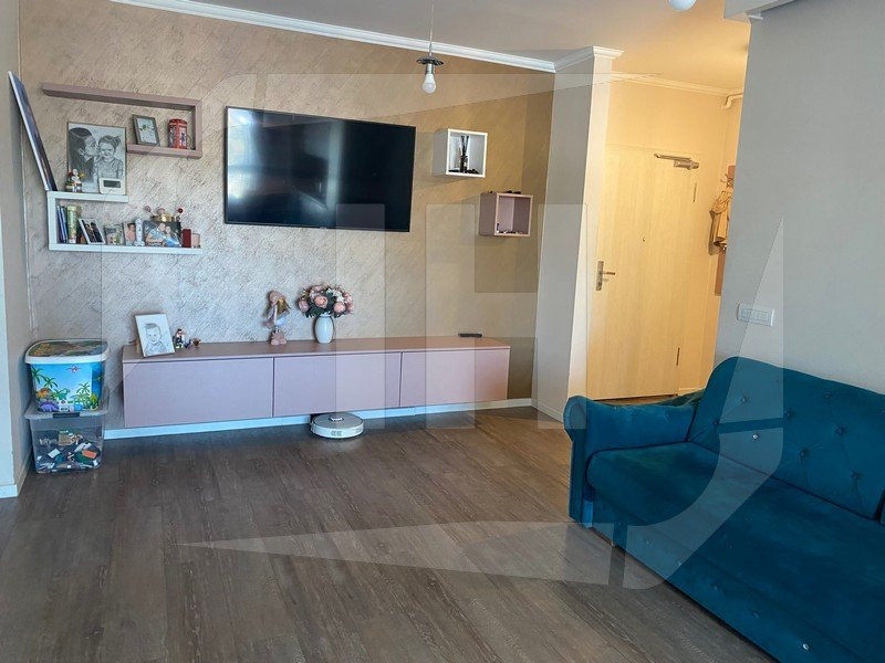 Apartament 3 camere, etaj intermediar, lux, Zona Vivo