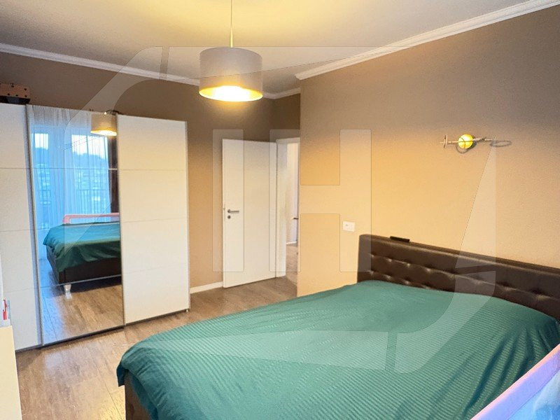Apartament 3 camere, etaj intermediar, lux, Zona Vivo