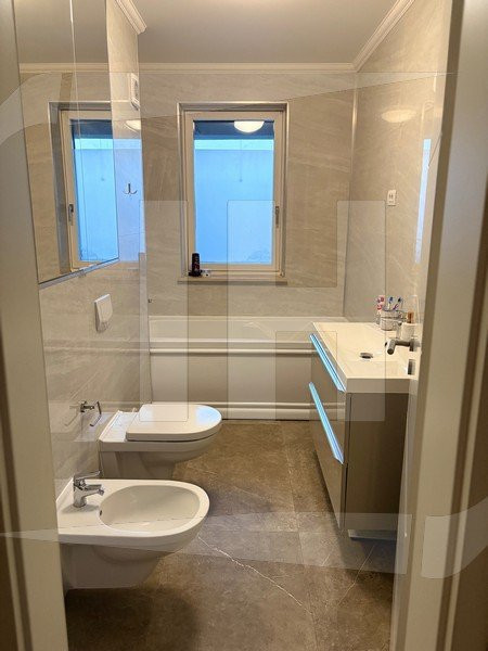 Apartament 3 camere, etaj intermediar, lux, Zona Vivo