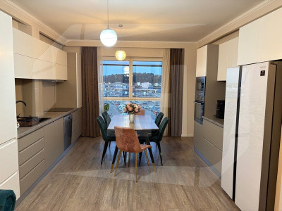 Apartament 3 camere, etaj intermediar, lux, Zona Vivo
