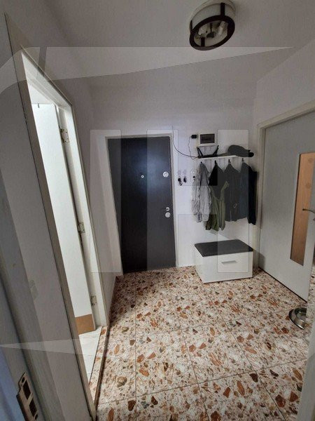 Apartament 3 camere, etaj intermediar, parcare