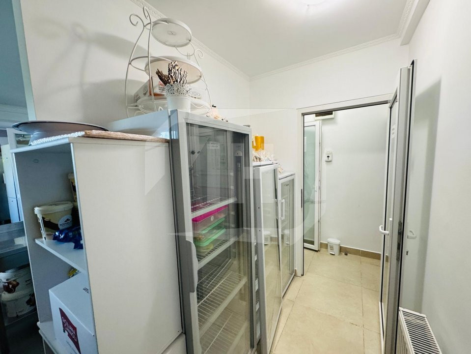 Spatiu comercial, 40mp, 2 incaperi zona Vivo