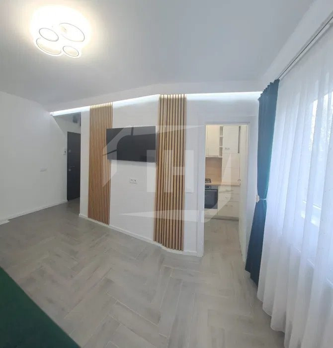 Garsoniera complet renovata, etaj 1, zona FSEGA/Iulius Mall