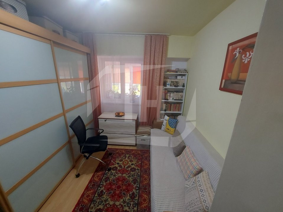 Apartament cu 3 camere, decomandat, etaj intermediar