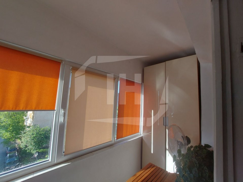 Apartament cu 3 camere, decomandat, etaj intermediar