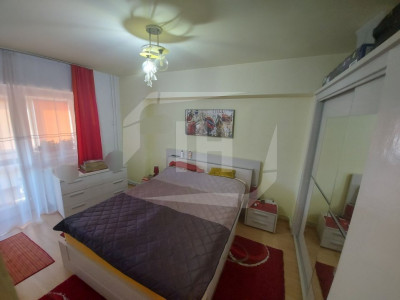 Apartament cu 3 camere, decomandat, etaj intermediar