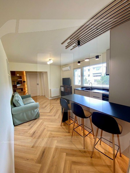 Apartament 3 camere, etaj intermediar, la cheie