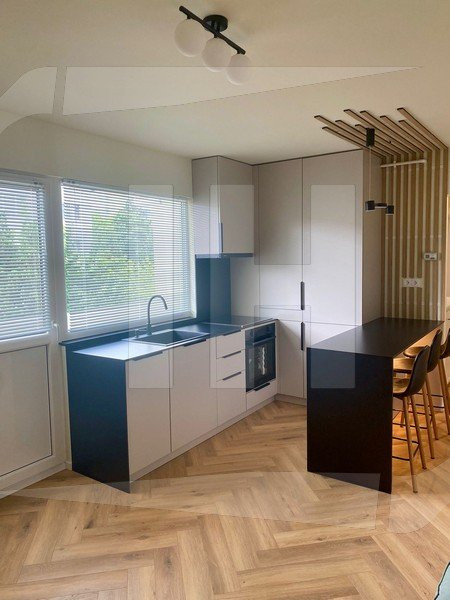 Apartament 3 camere, etaj intermediar, la cheie