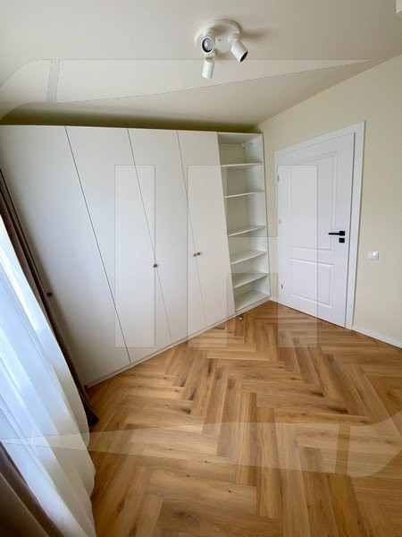 Apartament 3 camere, etaj intermediar, la cheie