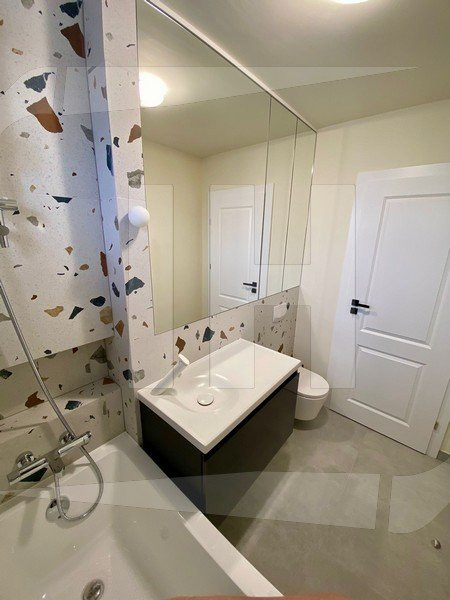 Apartament 3 camere, etaj intermediar, la cheie