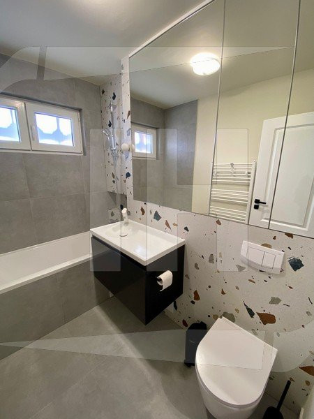 Apartament 3 camere, etaj intermediar, la cheie