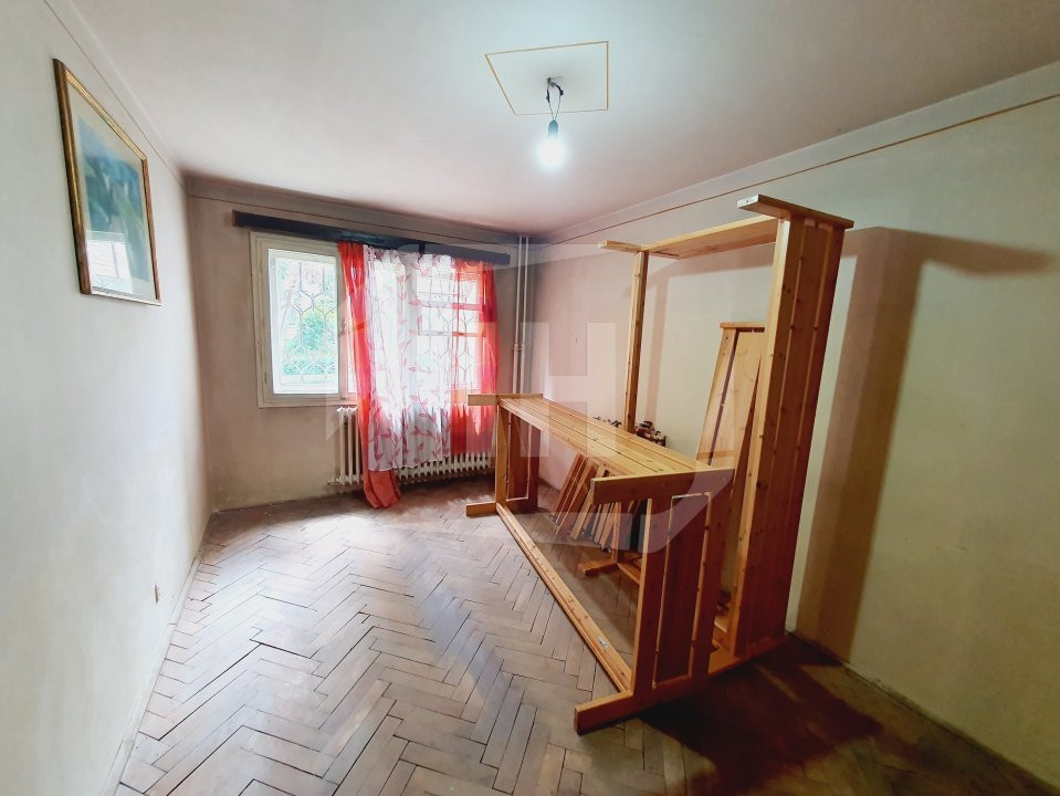 Apartament cu 3 camere, zona Piata Hermes