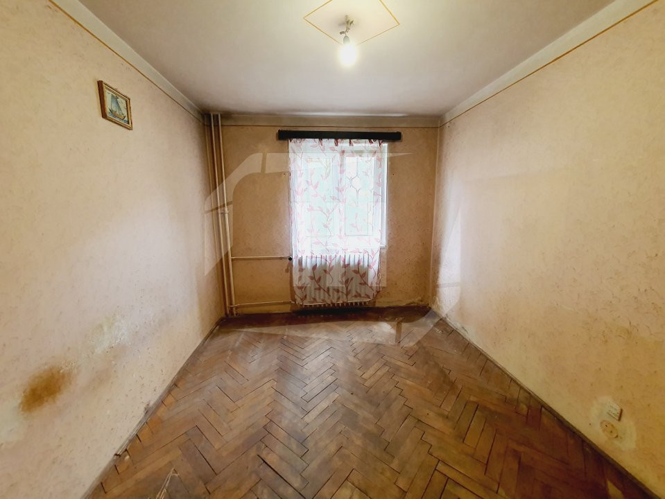 Apartament cu 3 camere, zona Piata Hermes