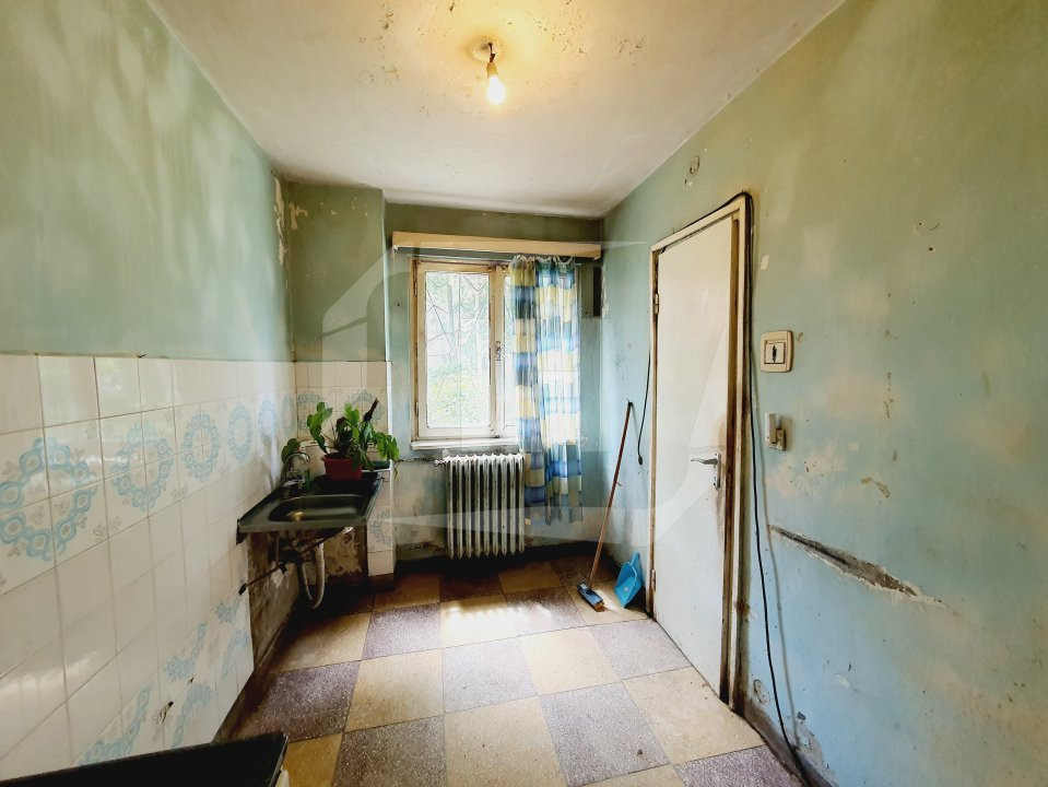 Apartament cu 3 camere, zona Piata Hermes