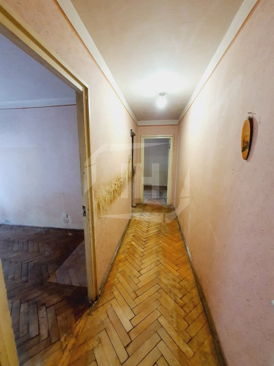 Apartament cu 3 camere, zona Piata Hermes