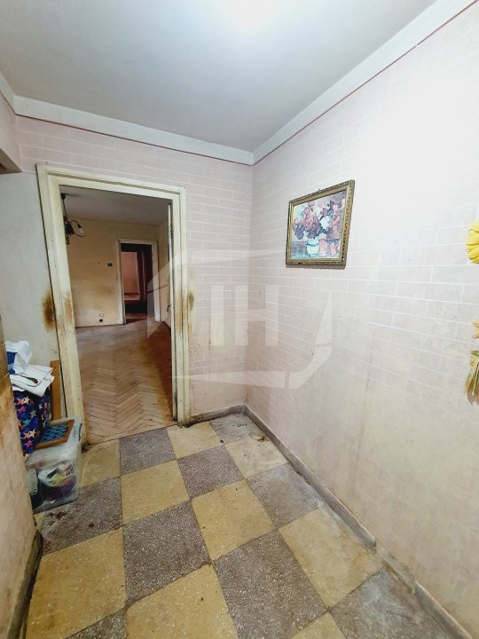Apartament cu 3 camere, zona Piata Hermes