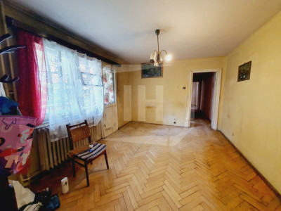 Apartament cu 3 camere, zona Piata Hermes