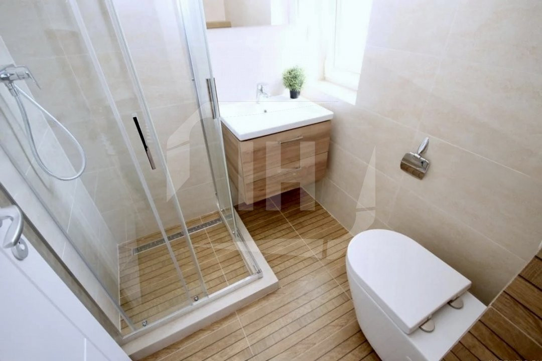 Apartament 3 camere, 2 bai, parcare, zona parcul Feroviarilor