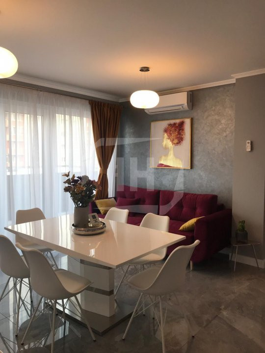 Penthouse 85 mp si 25 mp terase, zona Platinia