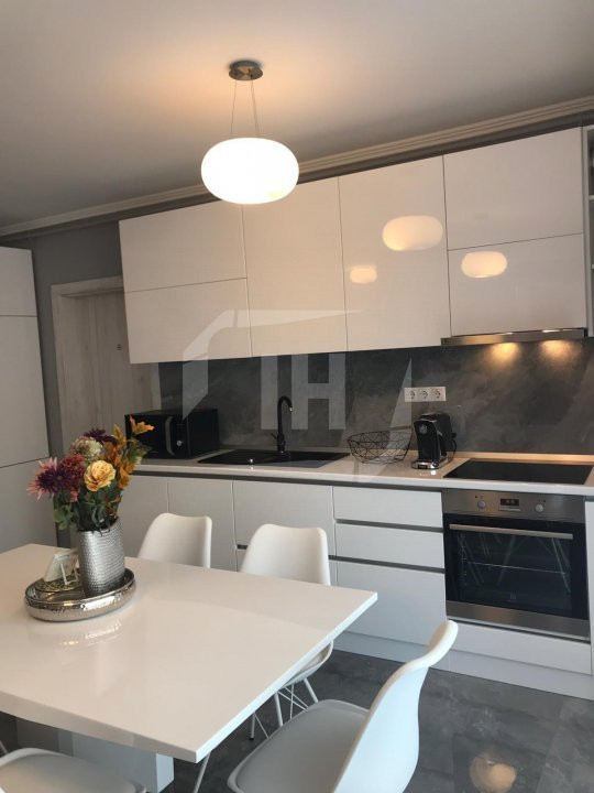 Penthouse 85 mp si 25 mp terase, zona Platinia